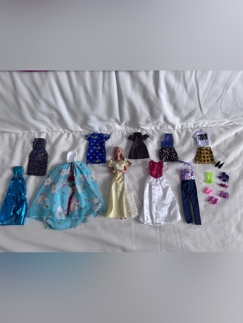 Barbie Doll Clothes Lot Dresses Shoes Accessories Fashion Wardrobe Bundle 20+pc - Picture 2 of 11